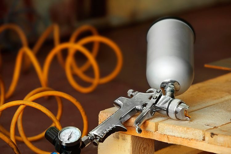 pistola-barnizado-muebles-oviedo